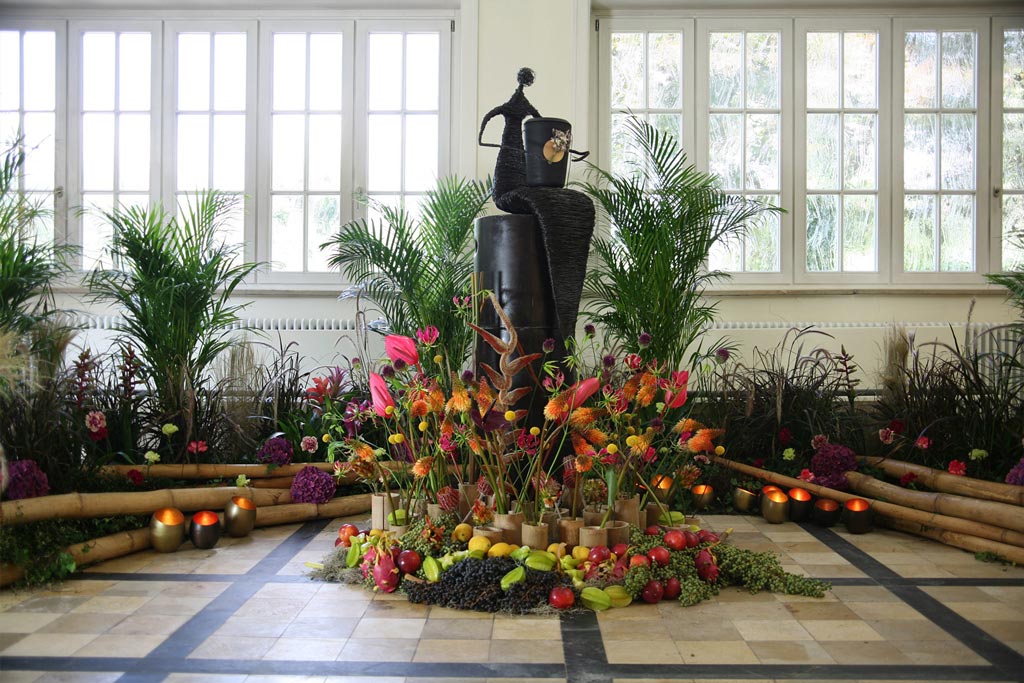 Individuelle Trauerfeier mit Statue, Obst und Pflanzen - Bestattungsinstitut Schmidt-Peil
